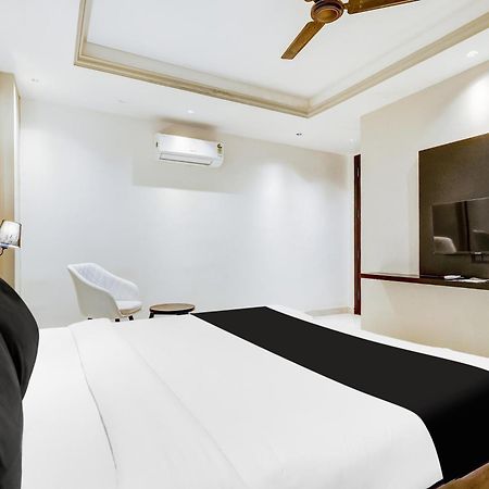 Super Townhouse Oak Udyog Vihar Hotell Gurgaon Exteriör bild