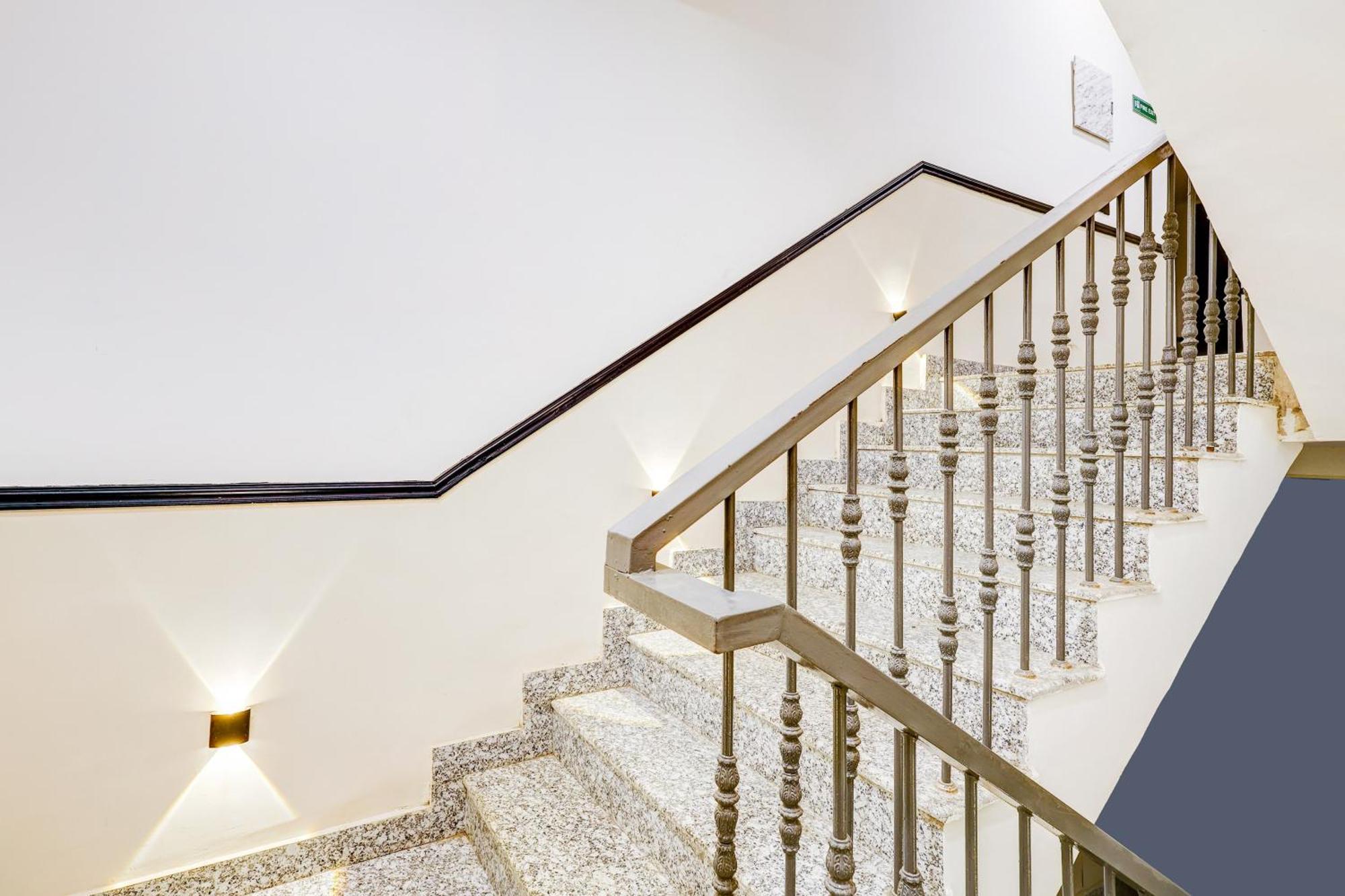 Super Townhouse Oak Udyog Vihar Hotell Gurgaon Exteriör bild