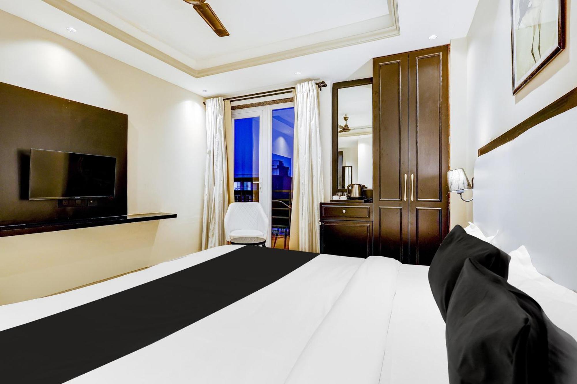 Super Townhouse Oak Udyog Vihar Hotell Gurgaon Exteriör bild