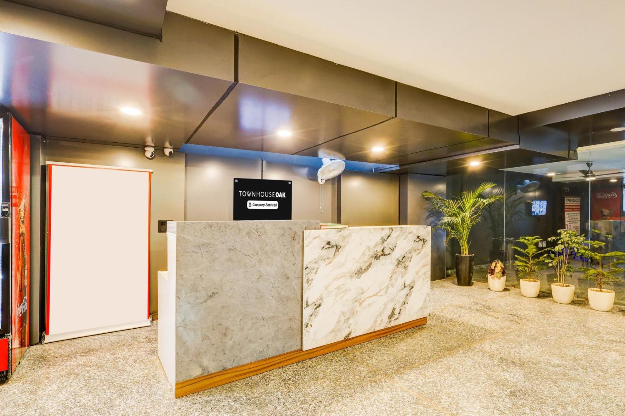 Super Townhouse Oak Udyog Vihar Hotell Gurgaon Exteriör bild