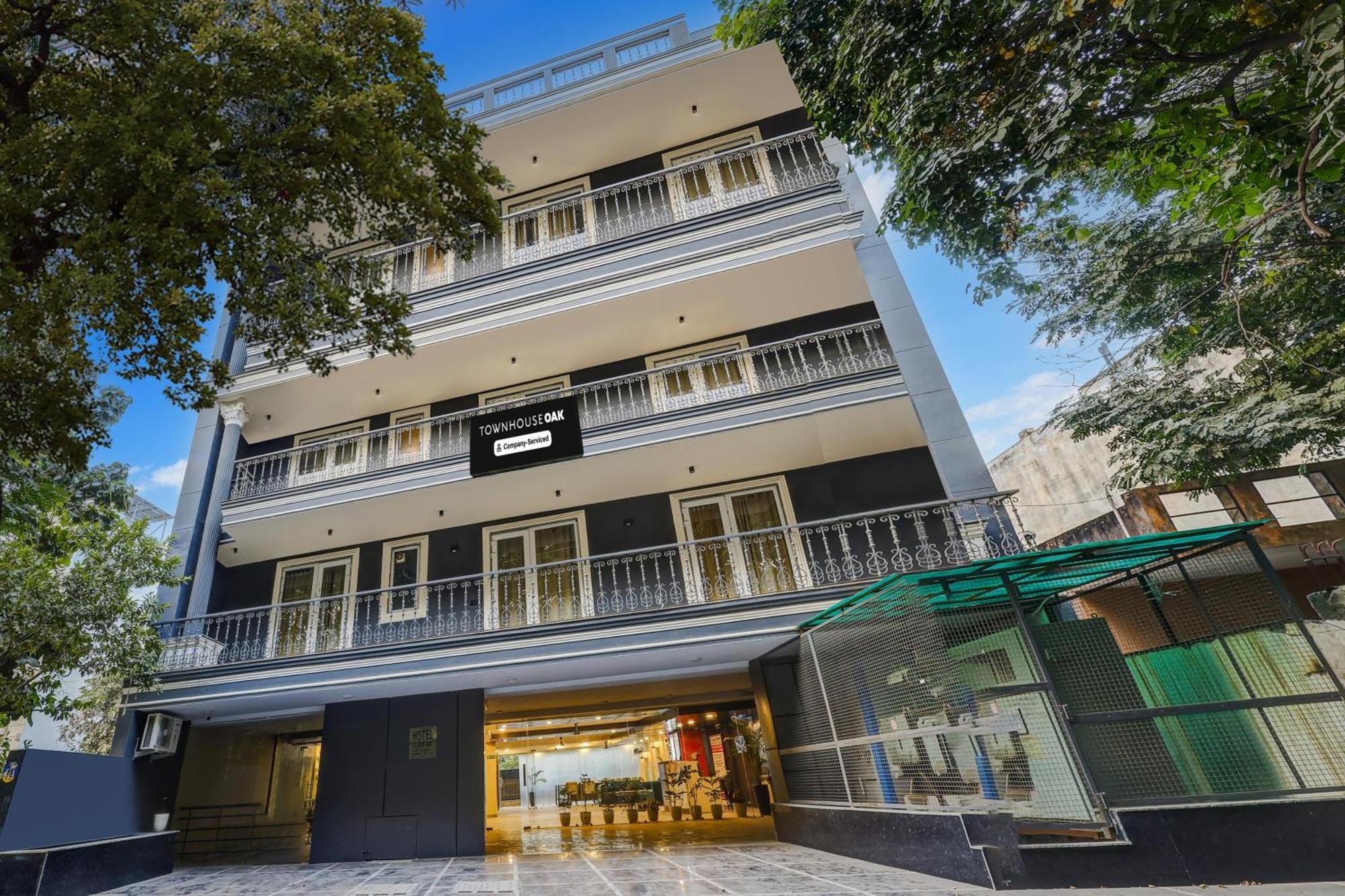 Super Townhouse Oak Udyog Vihar Hotell Gurgaon Exteriör bild