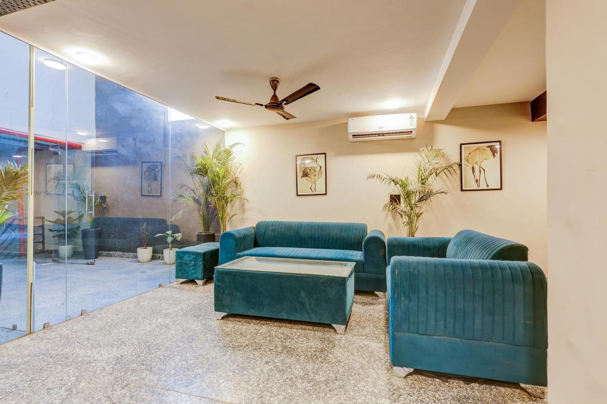 Super Townhouse Oak Udyog Vihar Hotell Gurgaon Exteriör bild