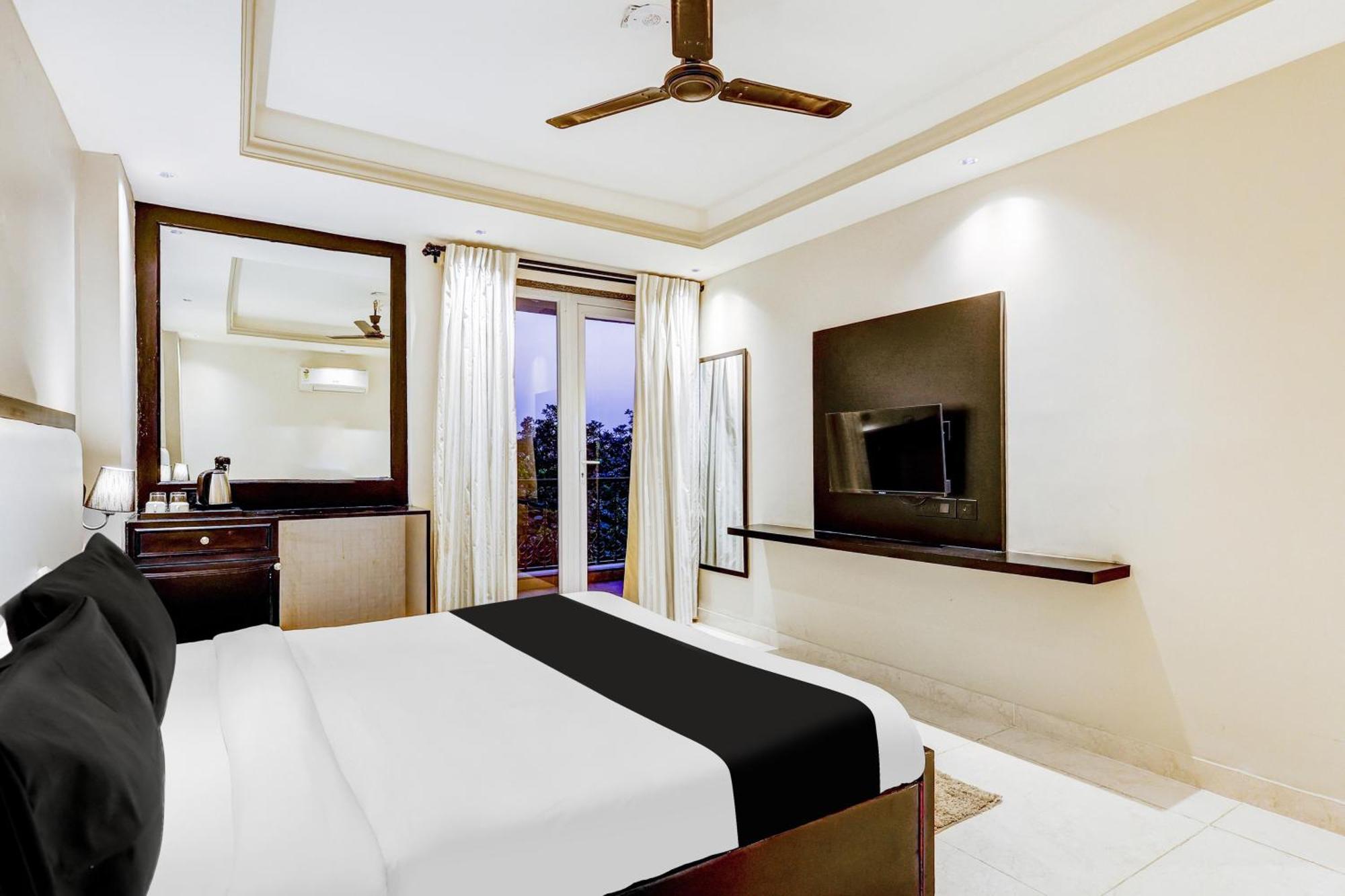 Super Townhouse Oak Udyog Vihar Hotell Gurgaon Exteriör bild