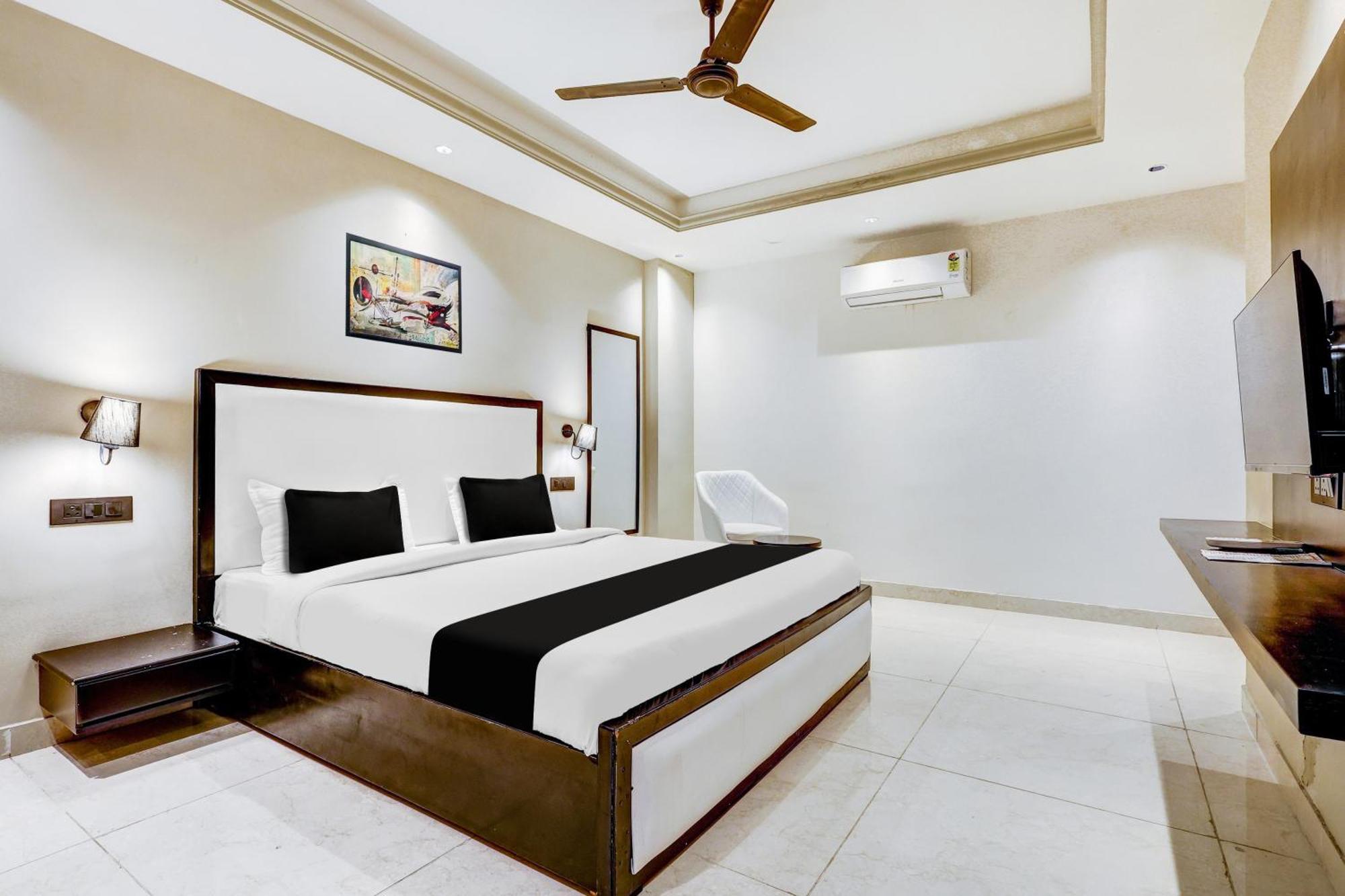 Super Townhouse Oak Udyog Vihar Hotell Gurgaon Exteriör bild