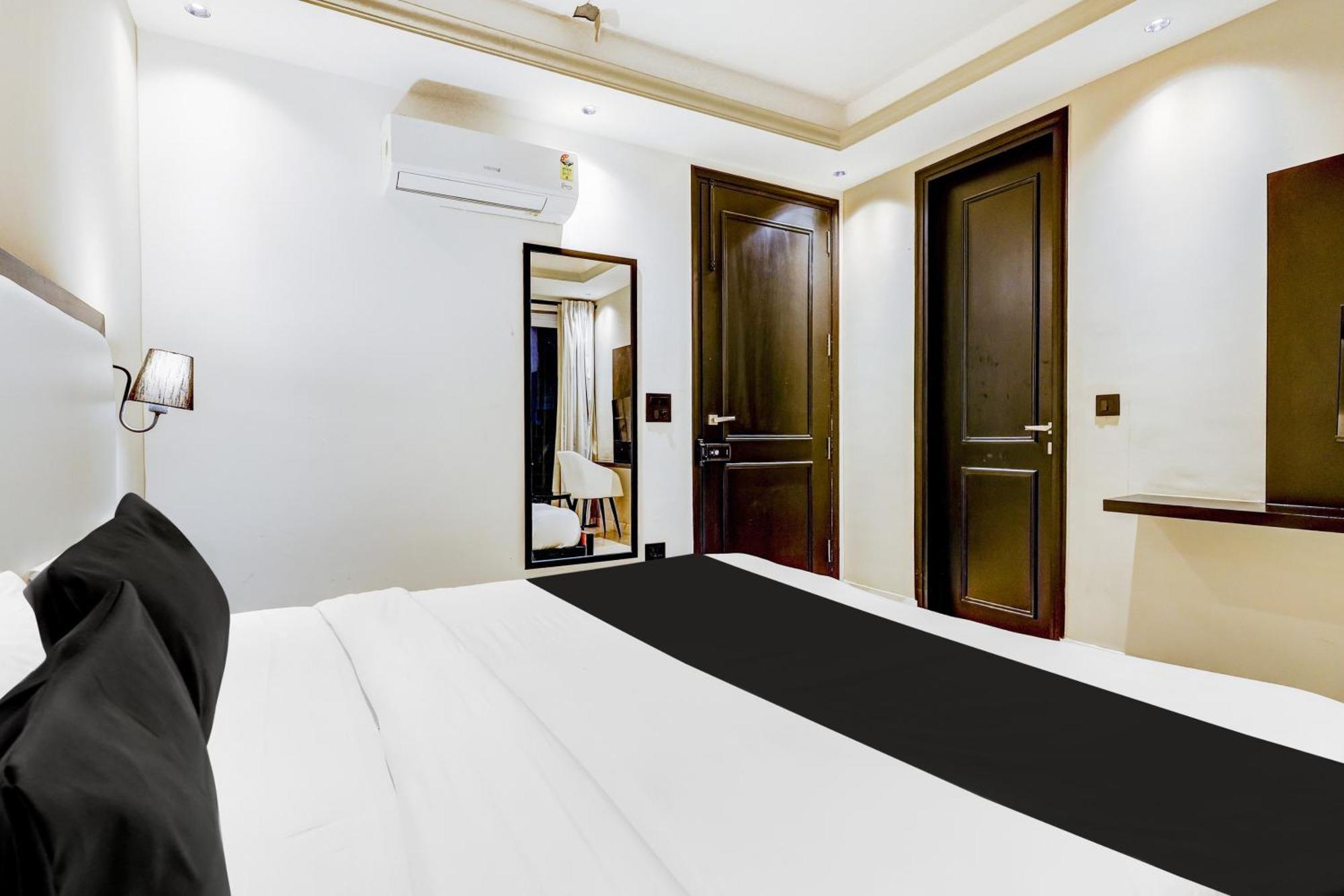 Super Townhouse Oak Udyog Vihar Hotell Gurgaon Exteriör bild