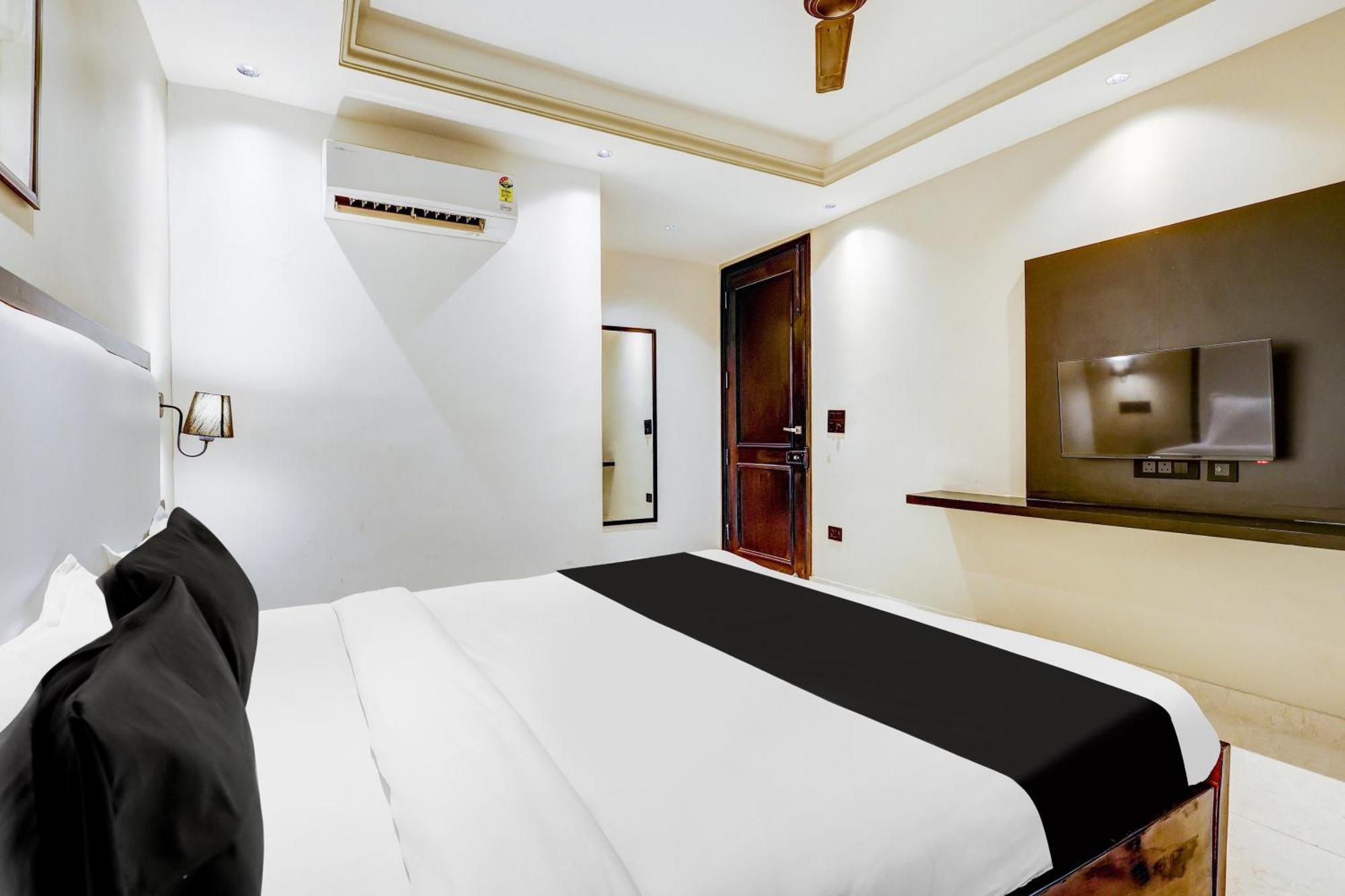 Super Townhouse Oak Udyog Vihar Hotell Gurgaon Exteriör bild