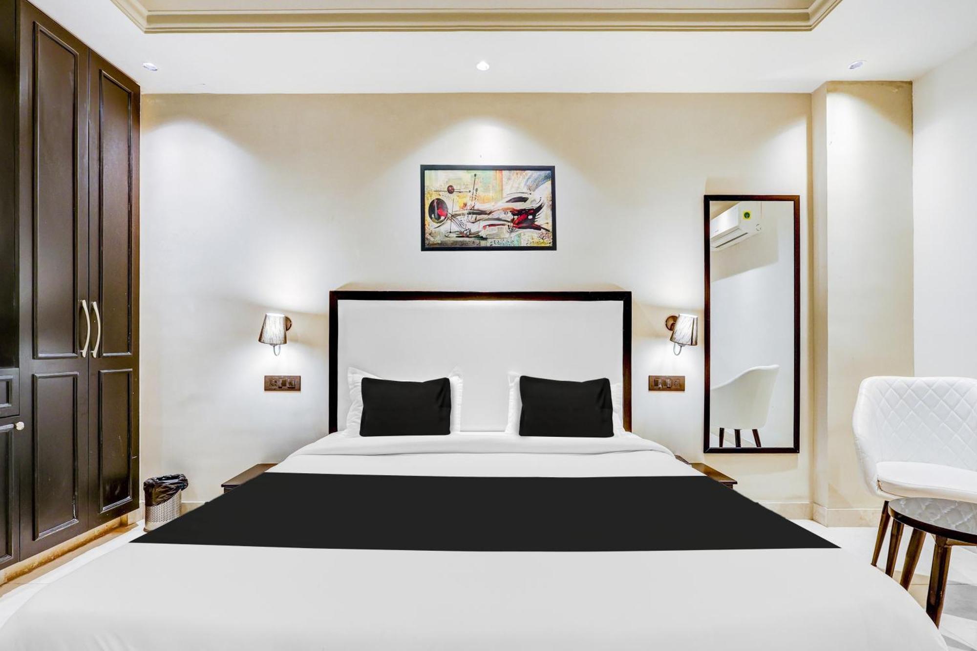 Super Townhouse Oak Udyog Vihar Hotell Gurgaon Exteriör bild