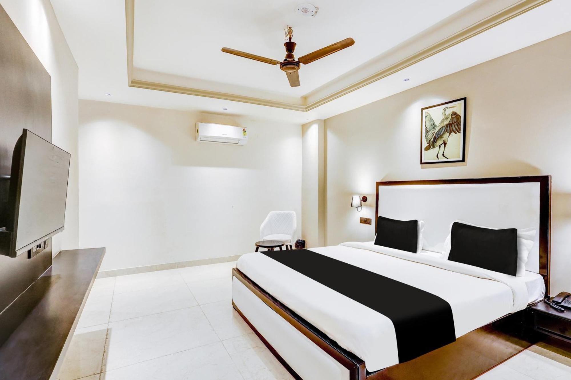 Super Townhouse Oak Udyog Vihar Hotell Gurgaon Exteriör bild