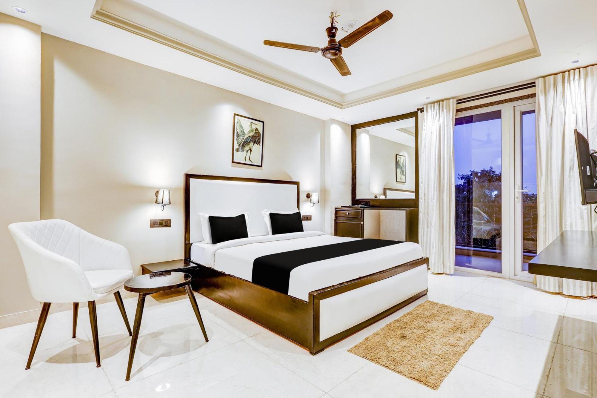 Super Townhouse Oak Udyog Vihar Hotell Gurgaon Exteriör bild