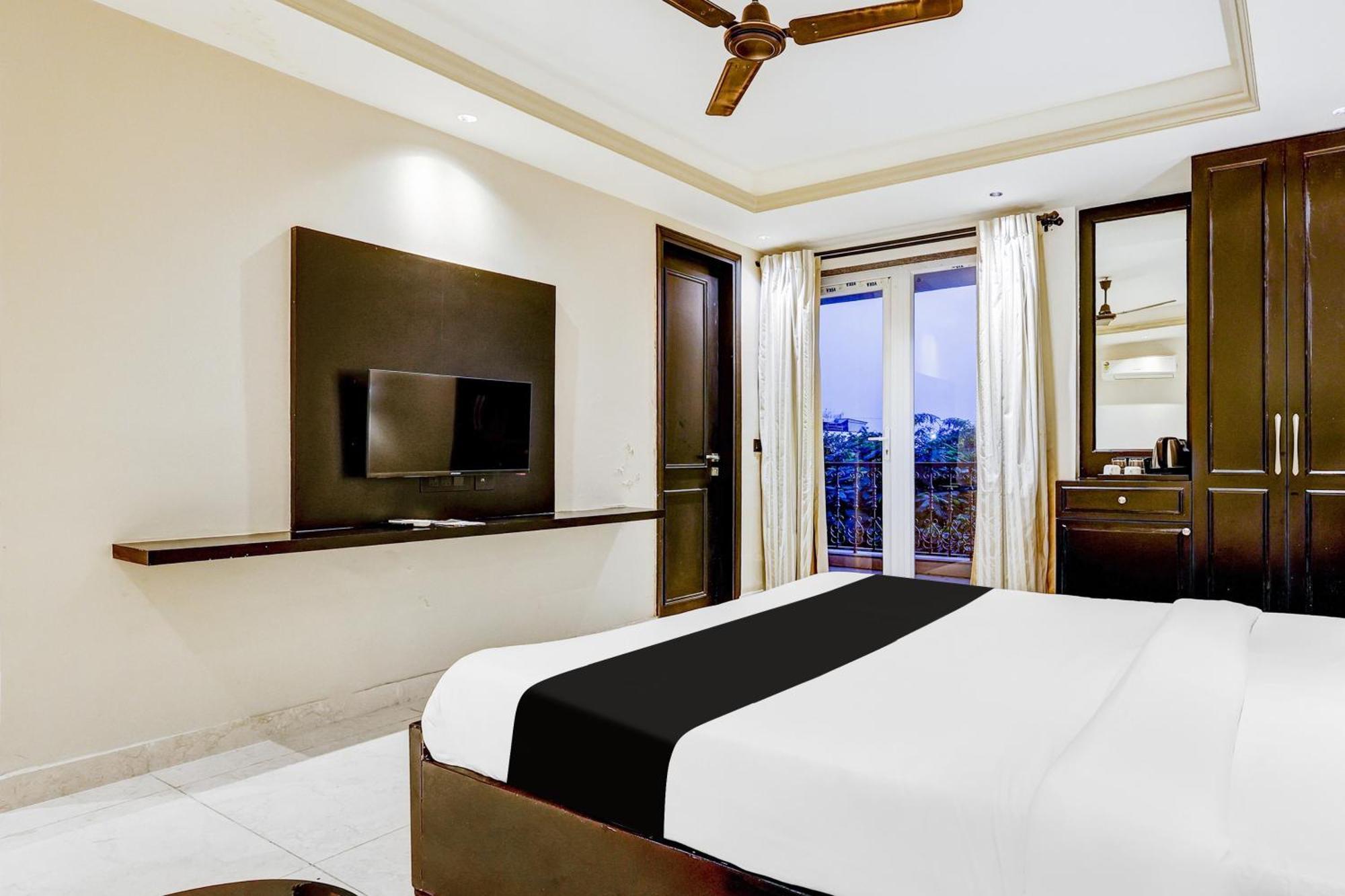Super Townhouse Oak Udyog Vihar Hotell Gurgaon Exteriör bild
